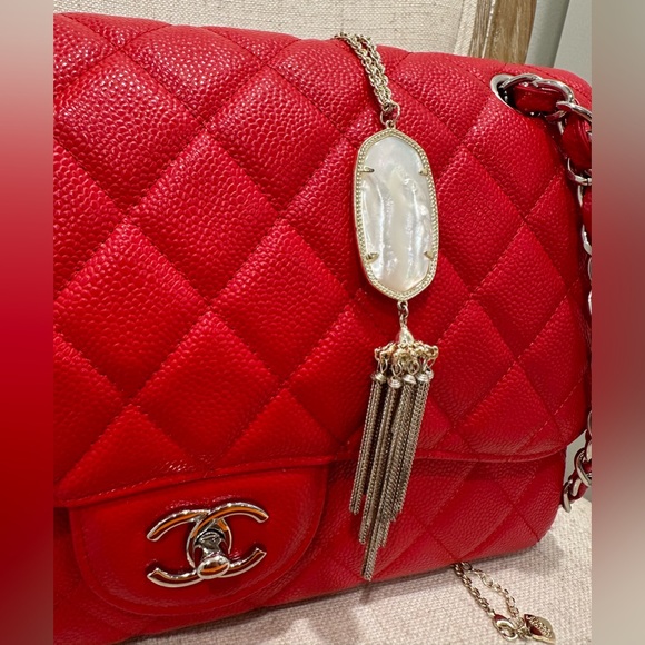 Kendra Scott Rayne Gold Long Pendant Necklace in Ivory Mother-of-Pearl - Picture 2 of 6